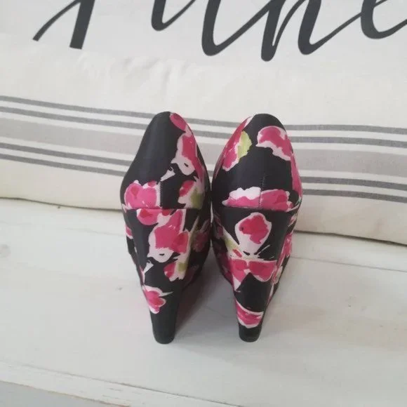 Elle Platform Wedges in Floral Motif Size 9.5 - Picture 7 of 12